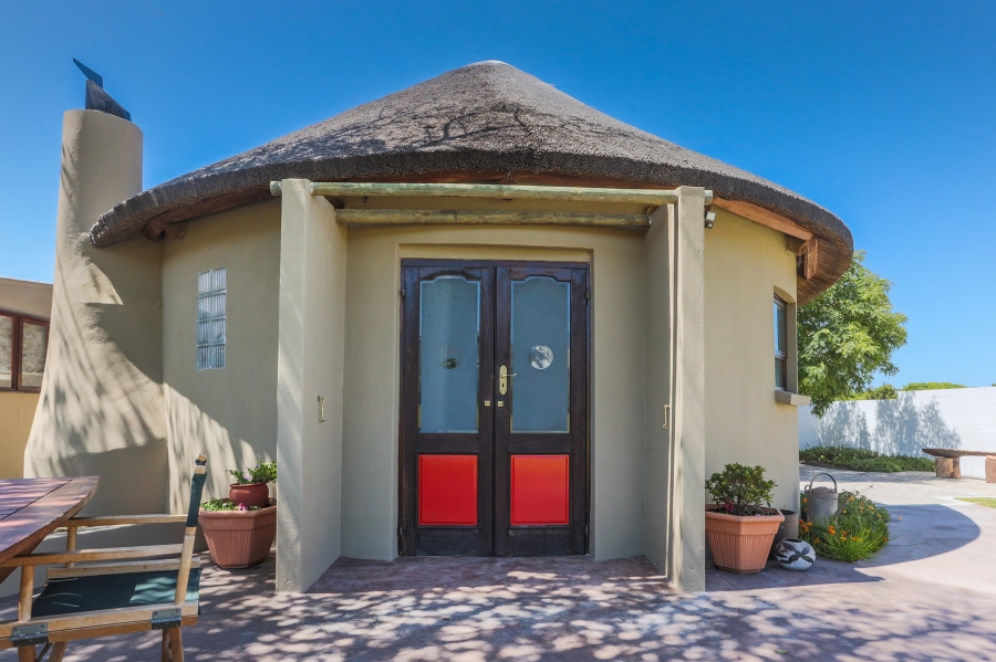 1 Bedroom Property for Sale in Sandbaai Western Cape